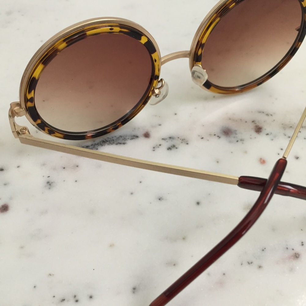"Marlie" Sunglasses || Brown Tortoise Shell Circle - Picture 7 of 8