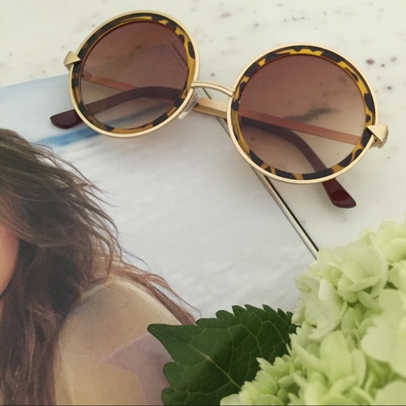 "Marlie" Sunglasses || Brown Tortoise Shell Circle - Picture 2 of 8