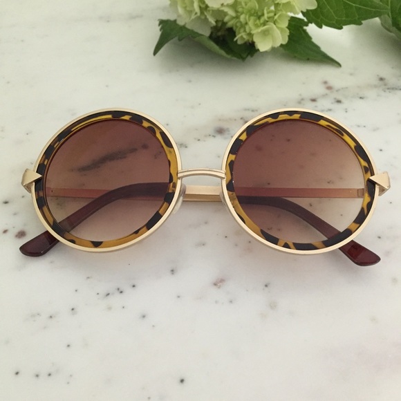 "Marlie" Sunglasses || Brown Tortoise Shell Circle - Picture 3 of 8