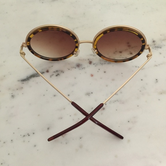 "Marlie" Sunglasses || Brown Tortoise Shell Circle - Picture 6 of 8