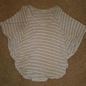 Gray and white bat-wing flowy top