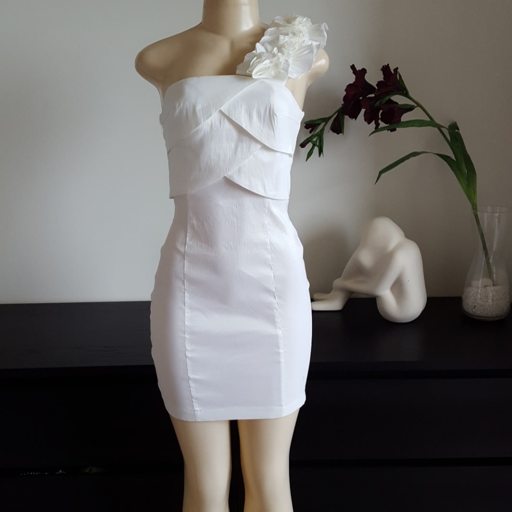One shoulder white dress