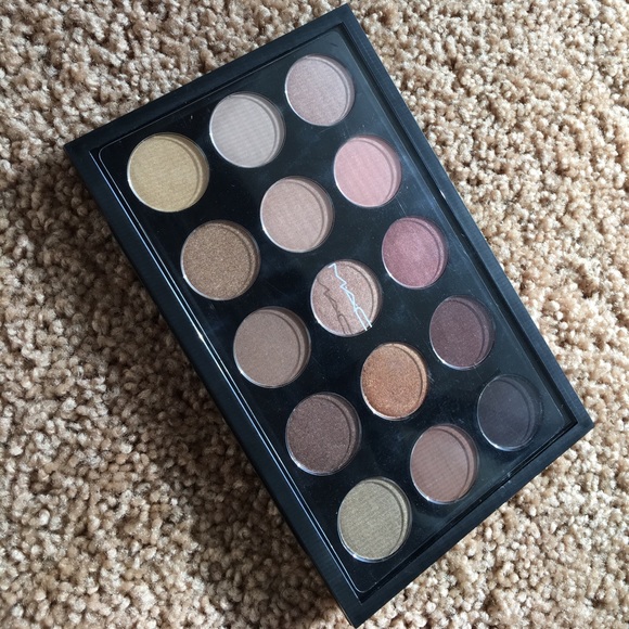 Mac warm neutral eyeshadow pallete - Picture 3 of 4