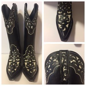 Ariat black/ivory appliqué cowboy boots. Size 7B