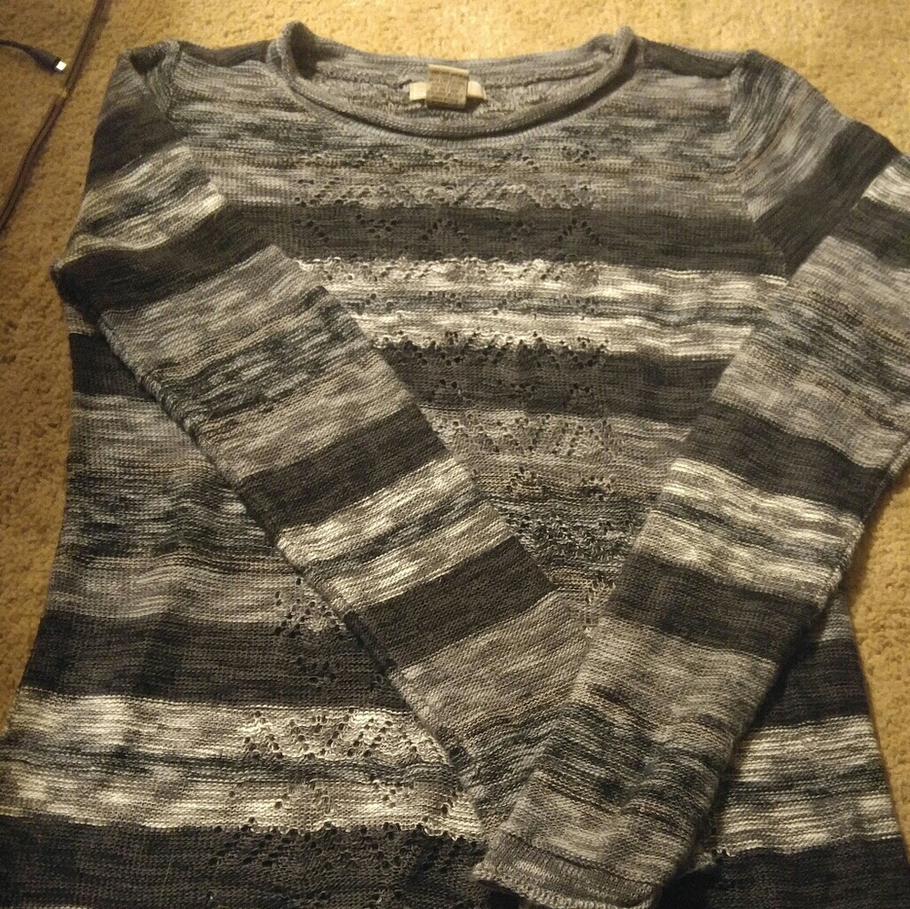 Brand new light weight sweater