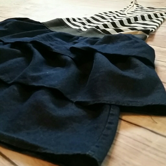 Miley Cyrus Max Azria dress - Picture 3 of 5