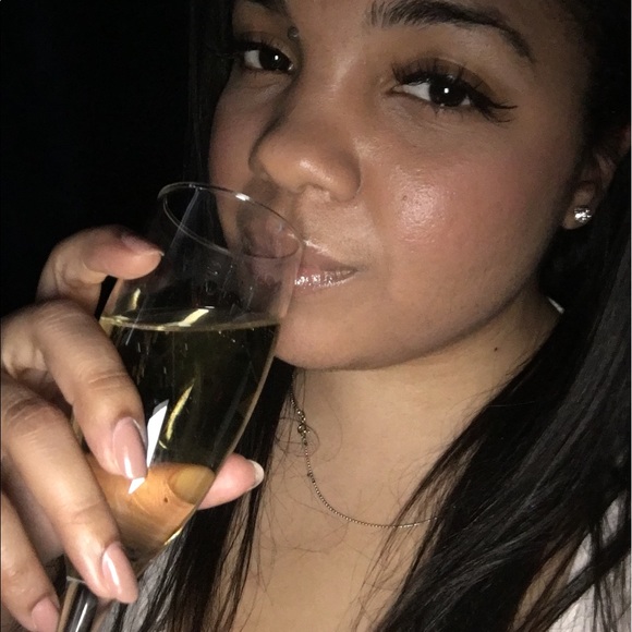 Meet your Posher, Jessica - Picture 1 of 1