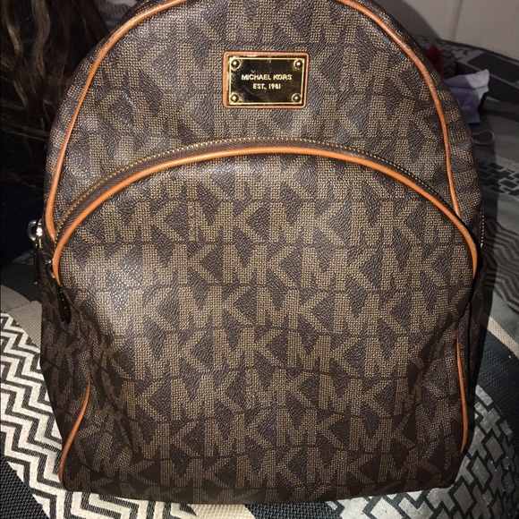 Selling my Michael Kors bag! - Picture 1 of 3