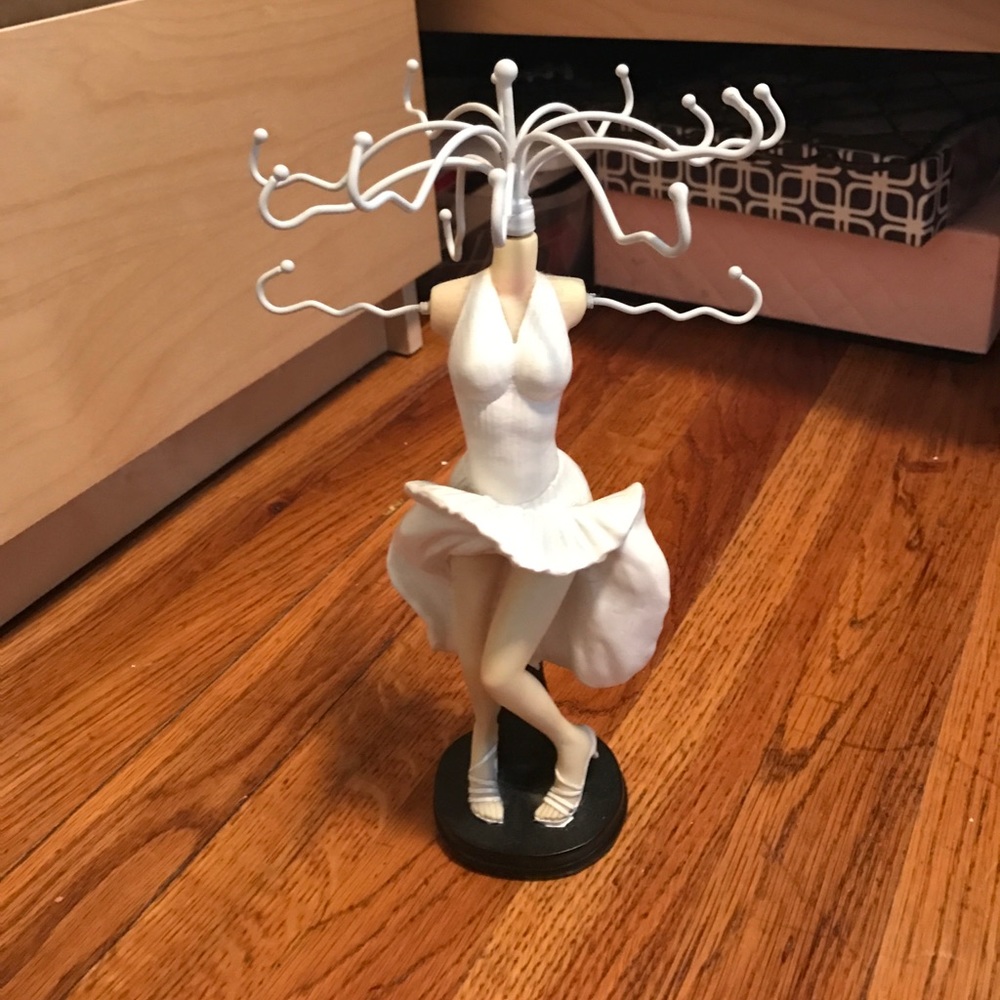 Jewelry holder