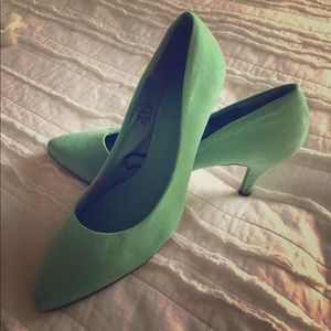 Mint green H&M kitten heels. Size 7.
