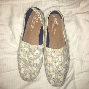 Never been worn toms, woman's size 8