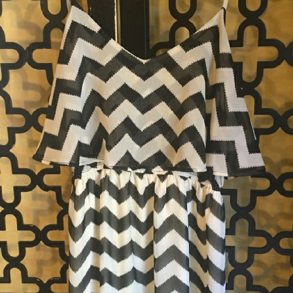 Black & White Chevron print maxi dress - Picture 4 of 4