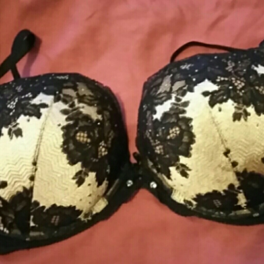 Victoria Secret Bombshell push up bra with crystal