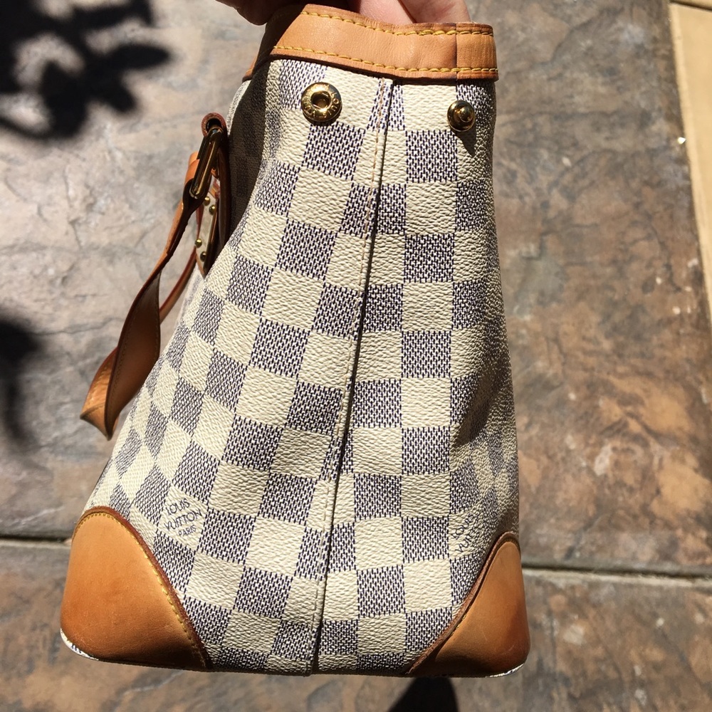 More pictures of bag not selling. Need advice!!