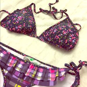 Reversible bikini top with matching bottoms 👙