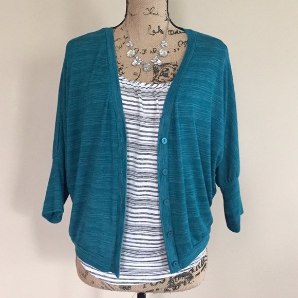 Sweaters - NWOT Teal cropped cardigan