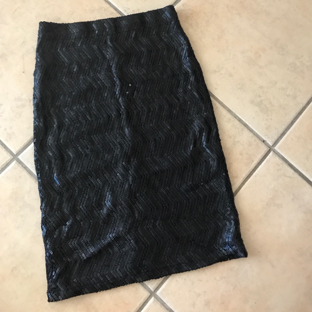 Sequin black pencil skirt