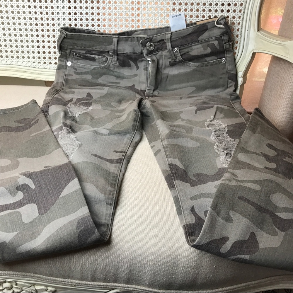 TRUE RELIGION Camo Destroyed HALLE Skinny Jeans 28