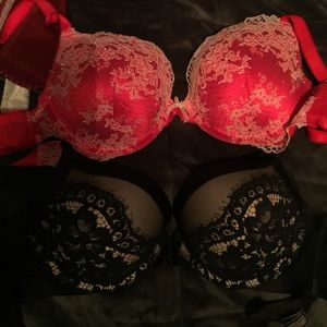 2 Victoria secret bras size 36D
