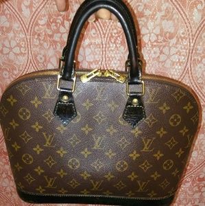 Authentic louis Vuitton alma pm*** PRICE REDUCED**