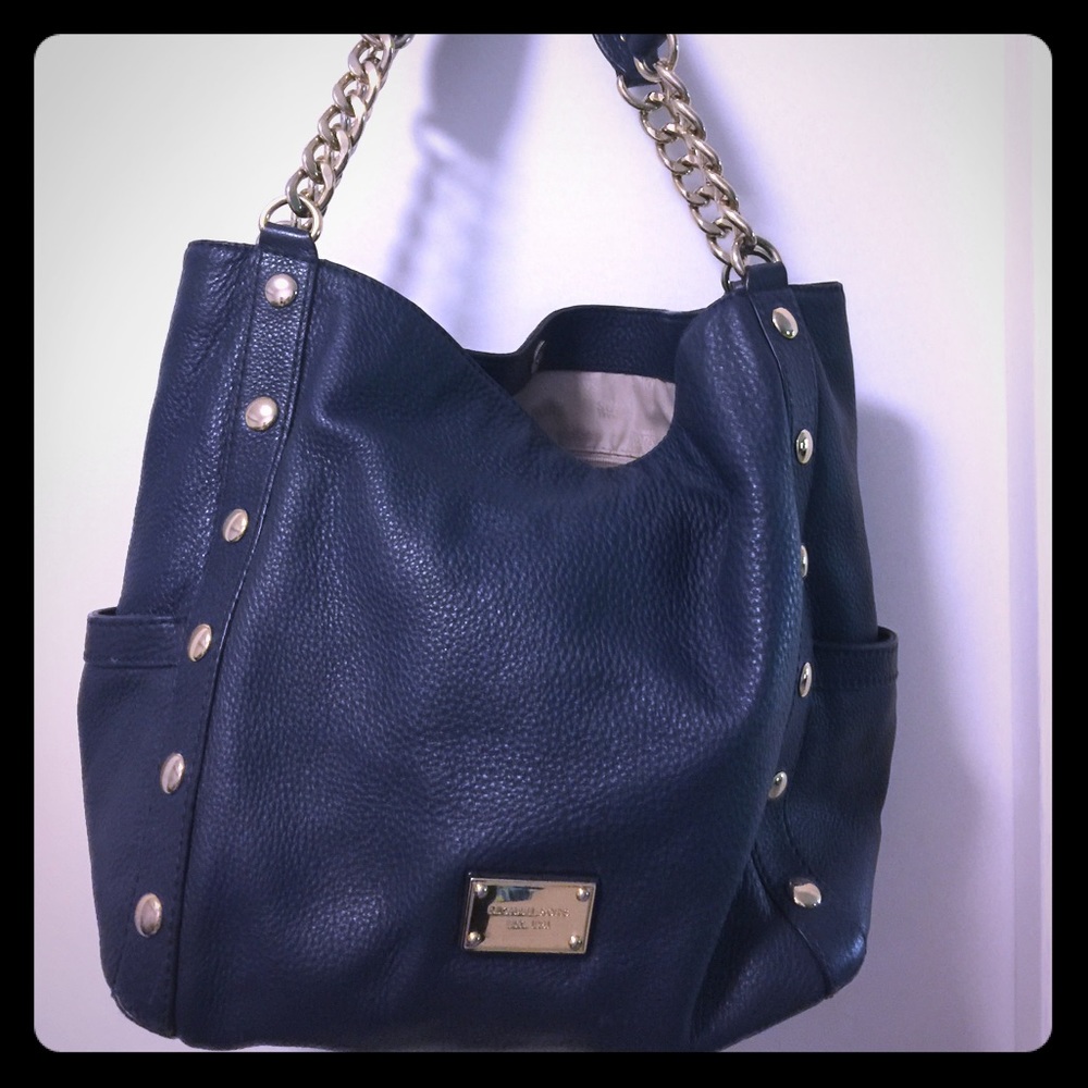 Gently used Michael Kors LEATHER purse 👛