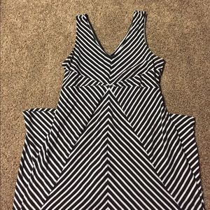 Awesome geometric pattern maternity maxi dress