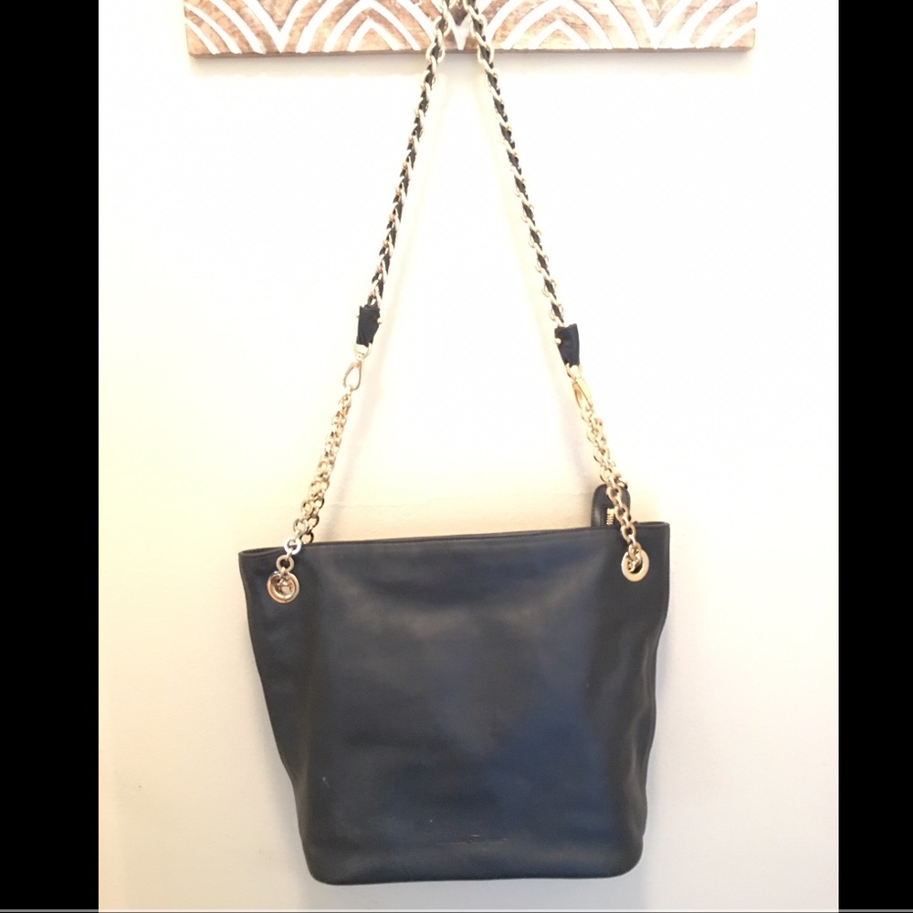 Like new leather shoulder bag