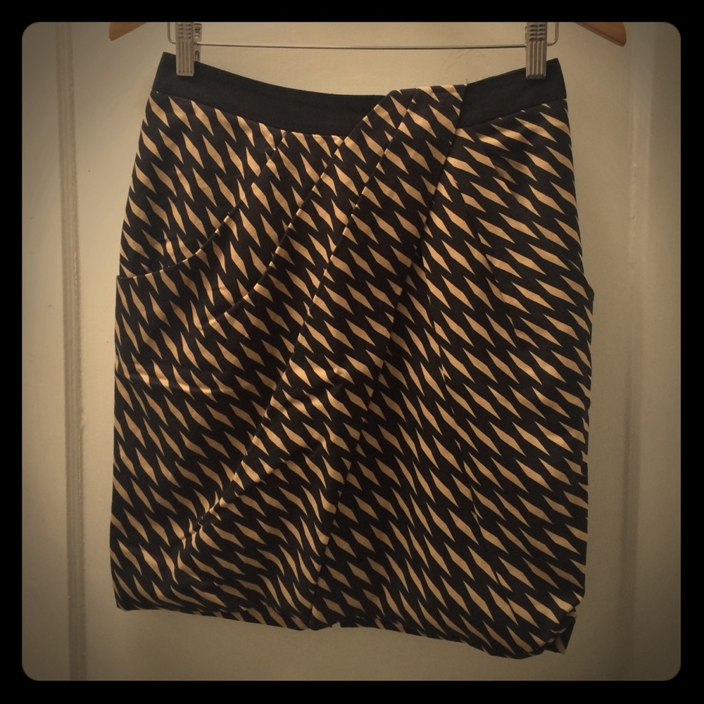 Fei skirt - Black and tan abstract stripe.