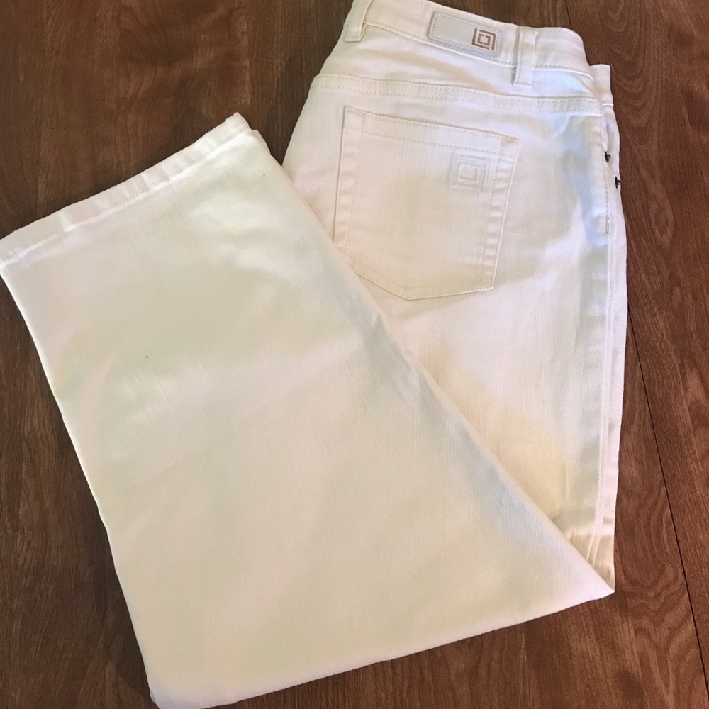 Liz Claiborne white crop capris