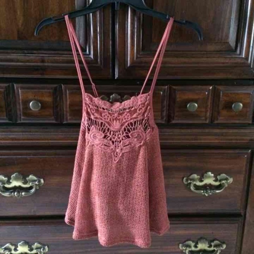 criss crossed back tank top