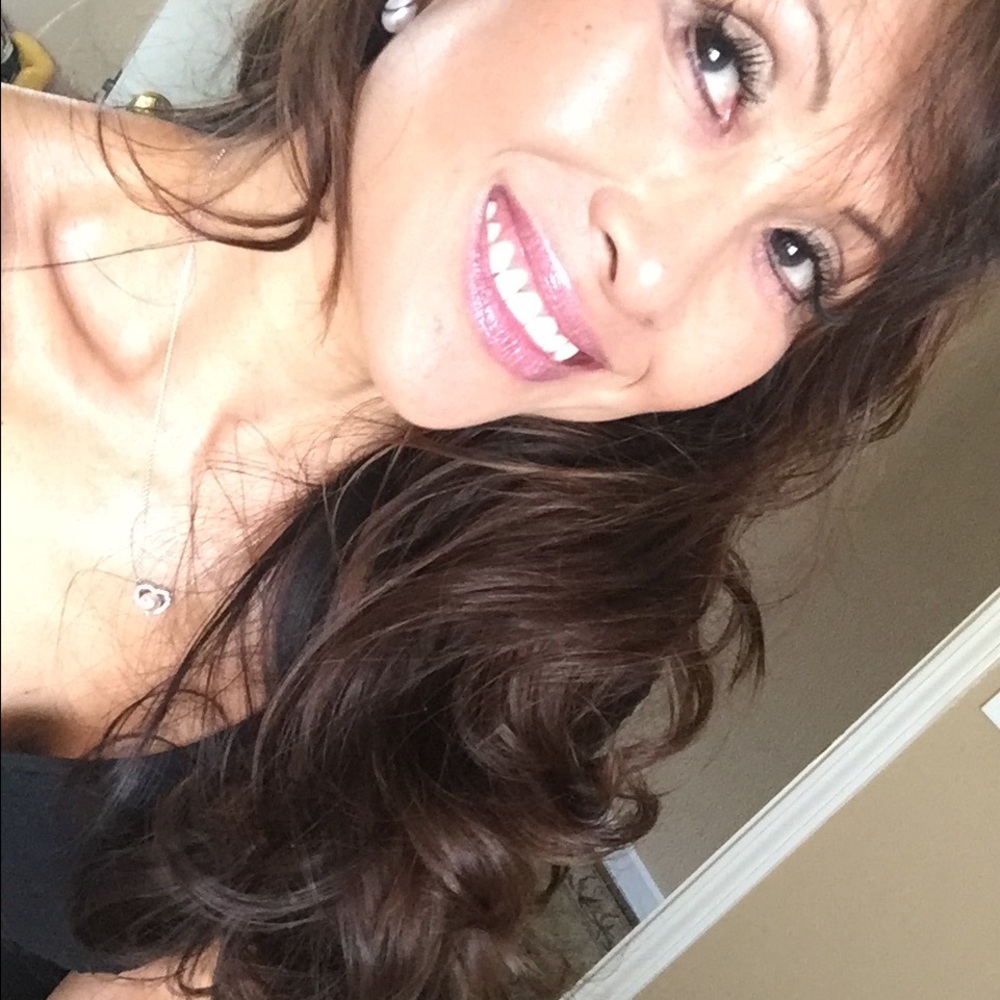 Meet your Posher, Cindy phi