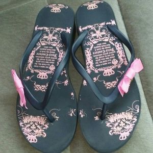 Juicy flip flops