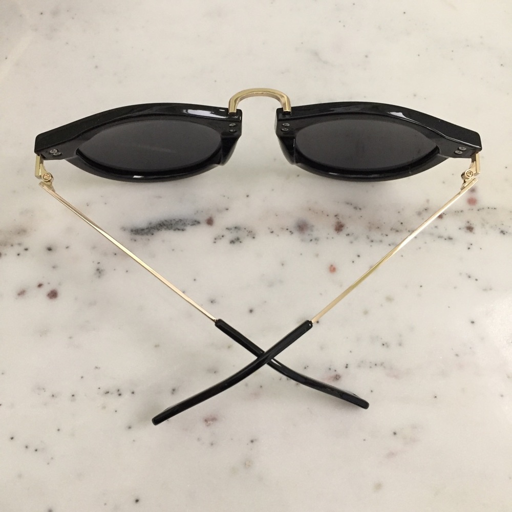 "Margot" Sunglasses || Black & Gold Rounded - Picture 4 of 7