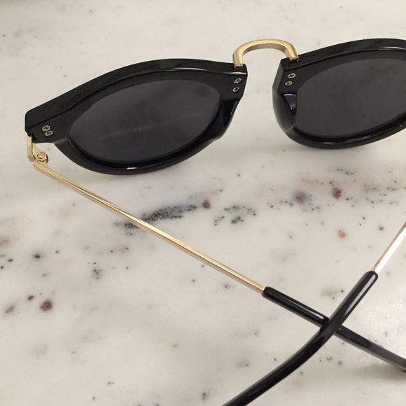 "Margot" Sunglasses || Black & Gold Rounded - Picture 5 of 7