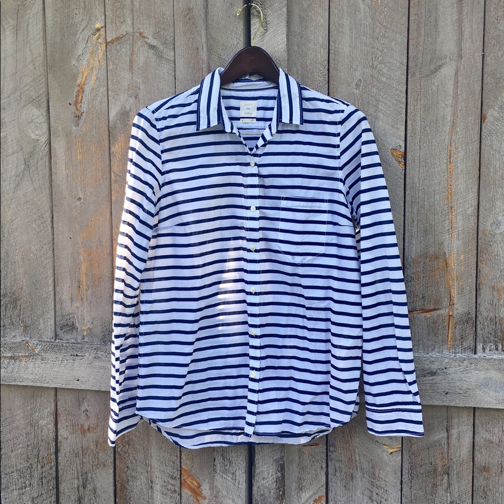GAP Fitted boyfriend cotton button up 👕