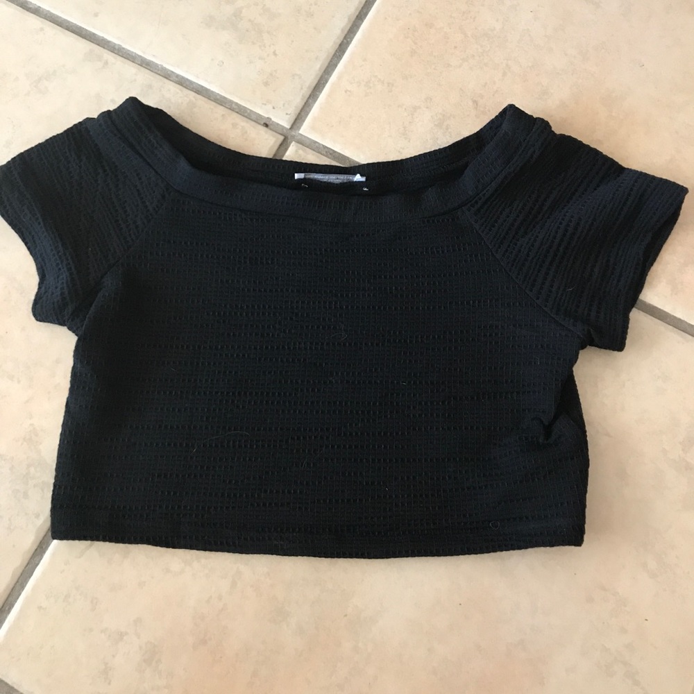Stretchy black croptop