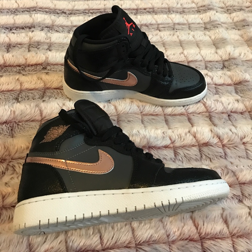 Nike Sneakers. Air Jordan 1