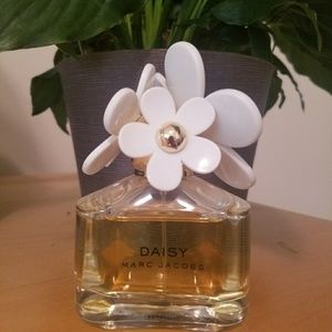 Marc Jacobs Daisy perfume spray