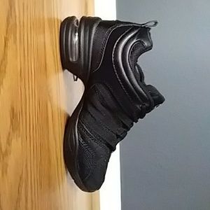 Athletic shoes. (New. No tags)