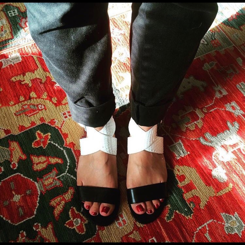 👠CUTE Vince Camuto Black & White Wrap Sandals! 👠