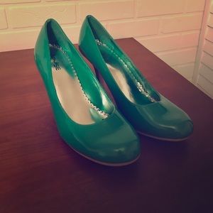 NWT Green Patent Pumps 👠