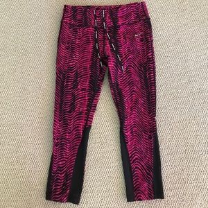 Pink Nike cropped tights