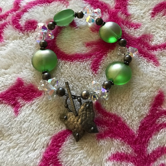 Beautiful Butterfly Clasp & Green Stone Bracelet - Picture 3 of 4