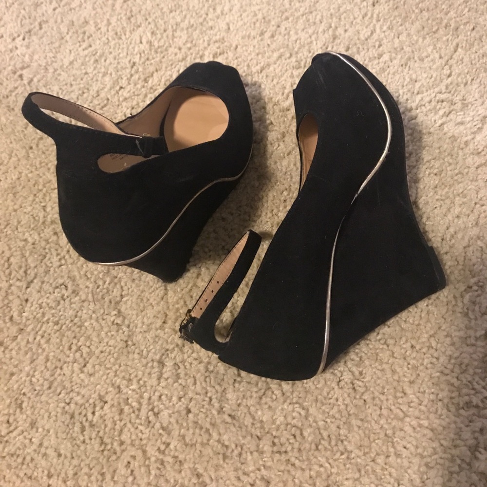 Strap Heels - Picture 2 of 6