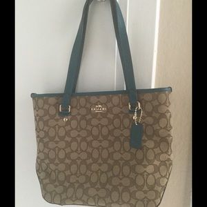 🏡Moving Sale🏡 Coach Factory Signature Handbag