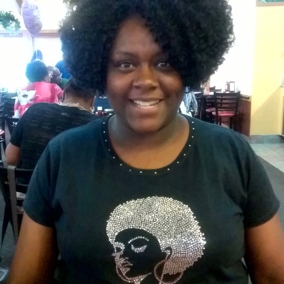 Meet your Posher, Veronica - Picture 5 of 8