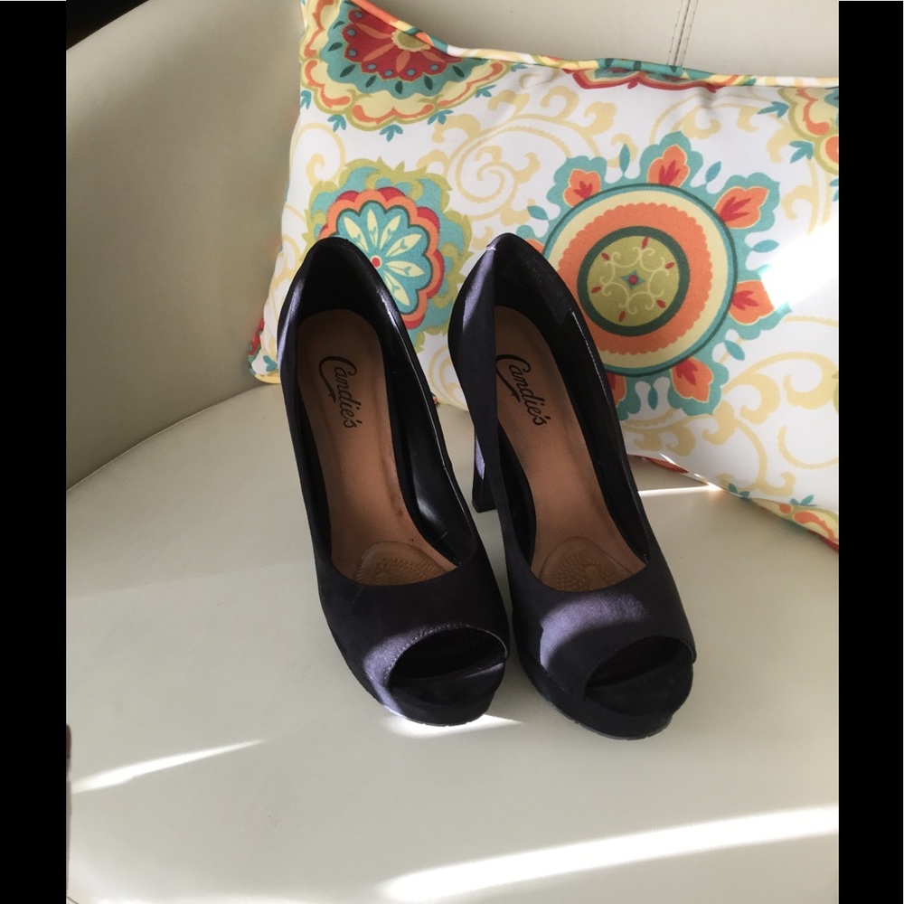 Candie's Women's suede pumps