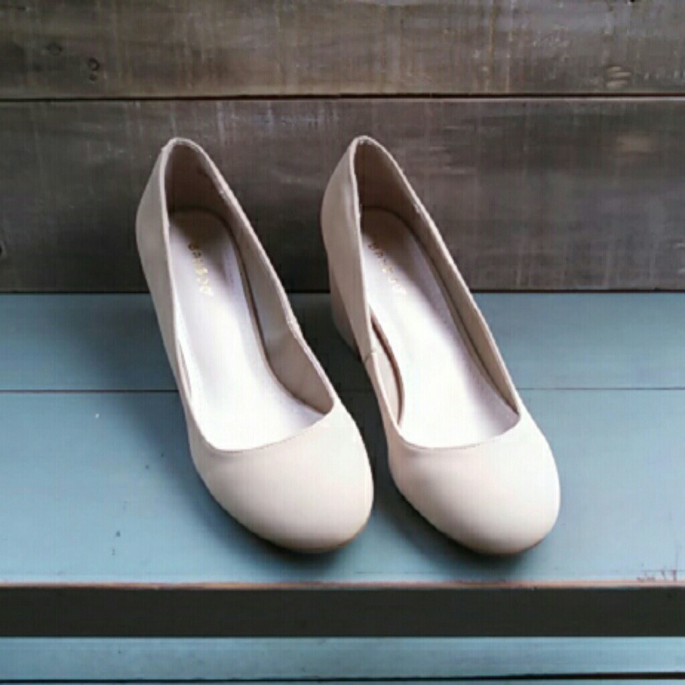 New Cream Suede Pumps