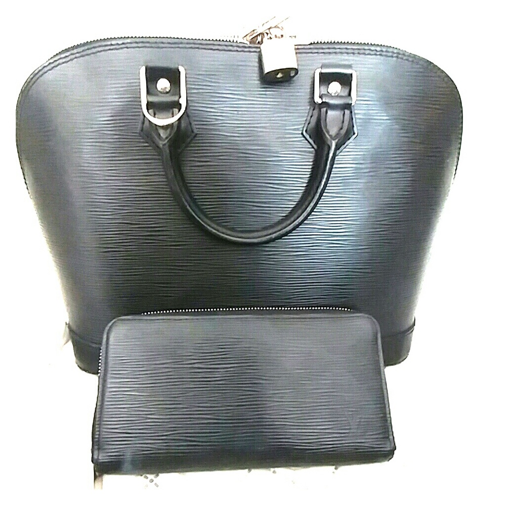 Authentic Louis Vuitton Purse and Wallet