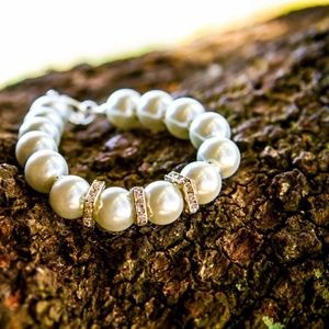 Women Pearl and rhinestone bracelet